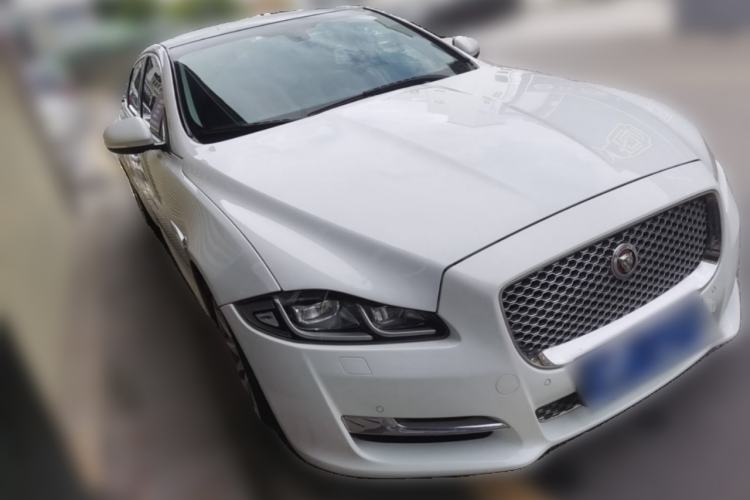 Used Jaguar XJ 2016 XJL 2.0T Two-Wheel-Drive Elegant Business Edition Front Right 45 Deg