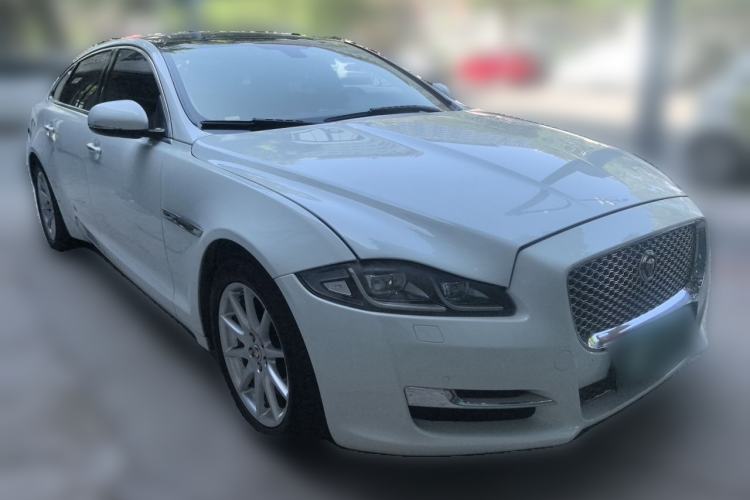 Used Jaguar XJ 2016 XJL 2.0T Two-Wheel-Drive Elegant Business Edition Front Right 45 Deg