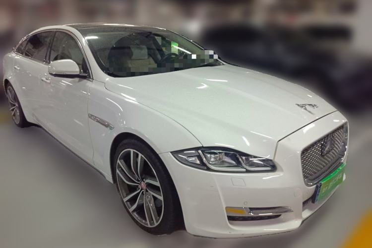 Used Jaguar XJ 2016 XJL 2.0T Two-Wheel-Drive Elegant Business Edition Front Right 45 Deg