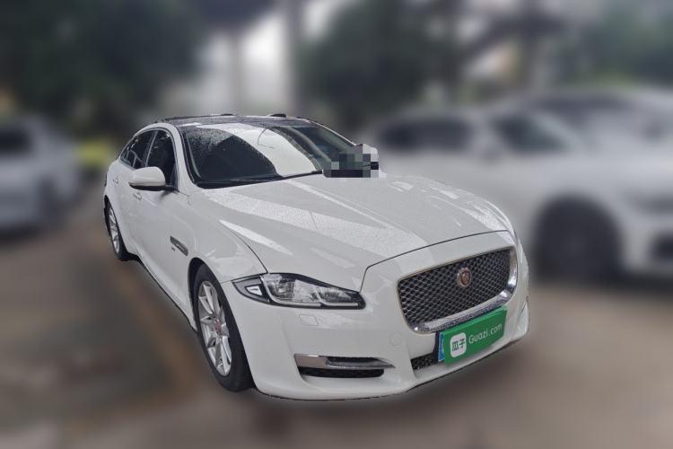 Used Jaguar XJ 2016 XJL 2.0T Two-Wheel-Drive Elegant Business Edition Front Right 45 Deg