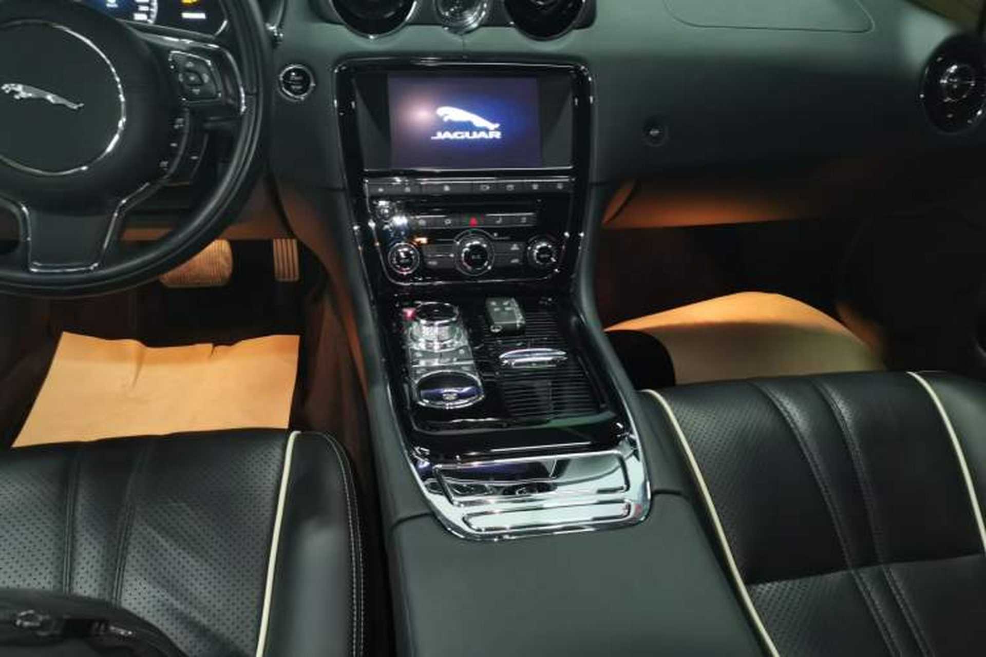 Used Jaguar XJ 2016 XJL 3.0 SC Four-Wheel Drive Panoramic Business Edition Gear Lever