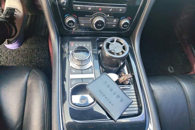Used Jaguar XJ 2016 XJL 3.0 SC Two-Wheel-Drive Elegant Business Edition Gear Lever