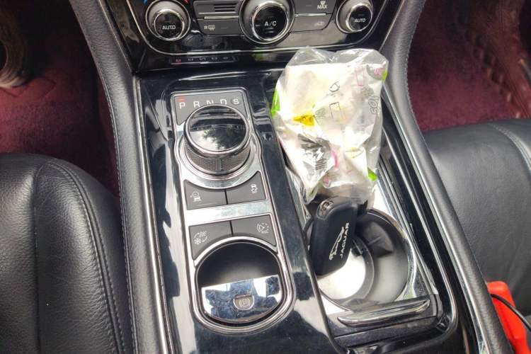 Used Jaguar XJ 2016 XJL 3.0 SC Two-Wheel-Drive Elegant Business Edition Gear Lever