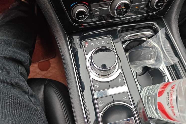 Used Jaguar XJ 2016 XJL 3.0 SC Two-Wheel-Drive Elegant Business Edition Gear Lever
