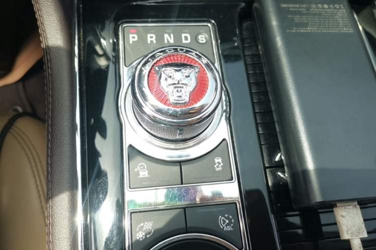 Used Jaguar XJ 2016 XJL 3.0 SC Four-Wheel Drive Panoramic Business Edition Gear Lever