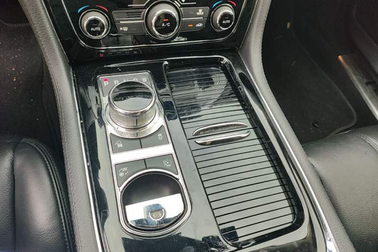 Used Jaguar XJ 2016 XJL 2.0T Two-Wheel-Drive Elegant Business Edition Gear Lever