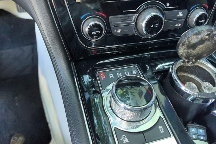 Used Jaguar XJ 2016 XJL 2.0T Two-Wheel-Drive Elegant Business Edition Gear Lever