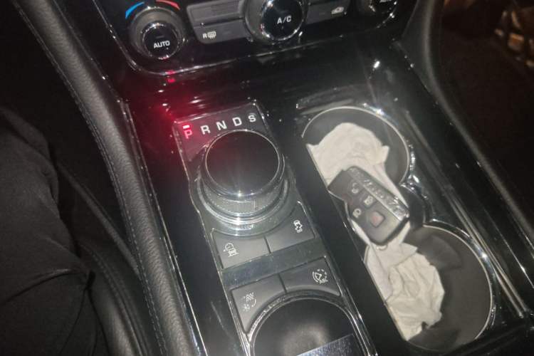 Used Jaguar XJ 2016 XJL 3.0 SC Two-Wheel-Drive Elegant Business Edition Gear Lever