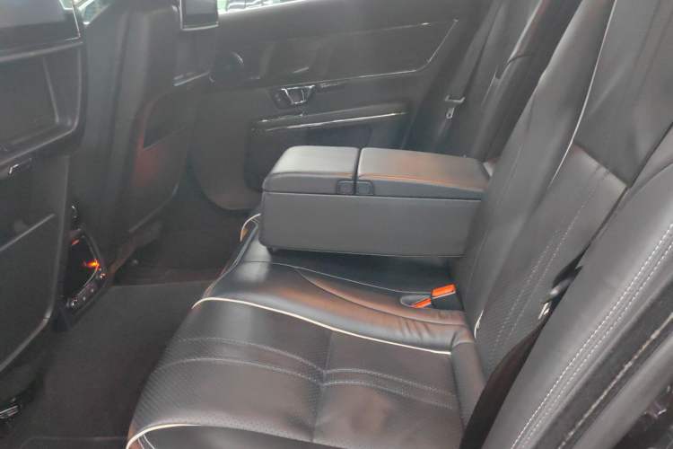 Used Jaguar XJ 2016 XJL 3.0 SC Four-Wheel Drive Panoramic Business Edition Interior 1