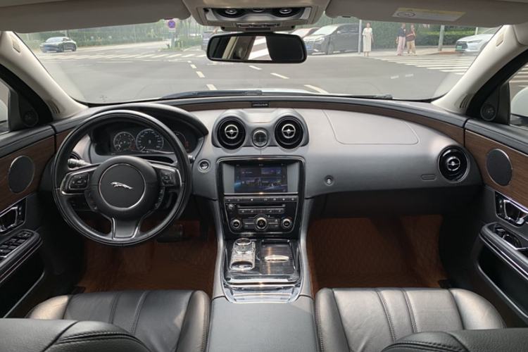 Used Jaguar XJ 2016 XJL 3.0 SC Two-Wheel-Drive Elegant Business Edition Interior 1