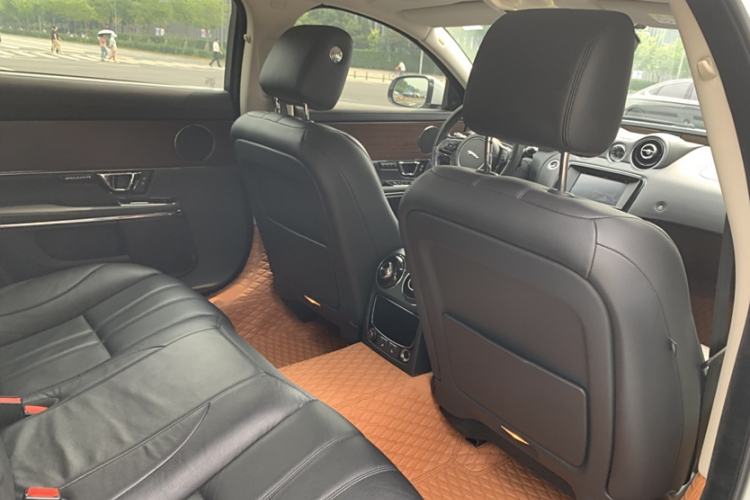 Used Jaguar XJ 2016 XJL 3.0 SC Two-Wheel-Drive Elegant Business Edition Interior 10