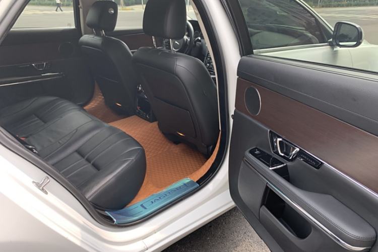 Used Jaguar XJ 2016 XJL 3.0 SC Two-Wheel-Drive Elegant Business Edition Interior 12