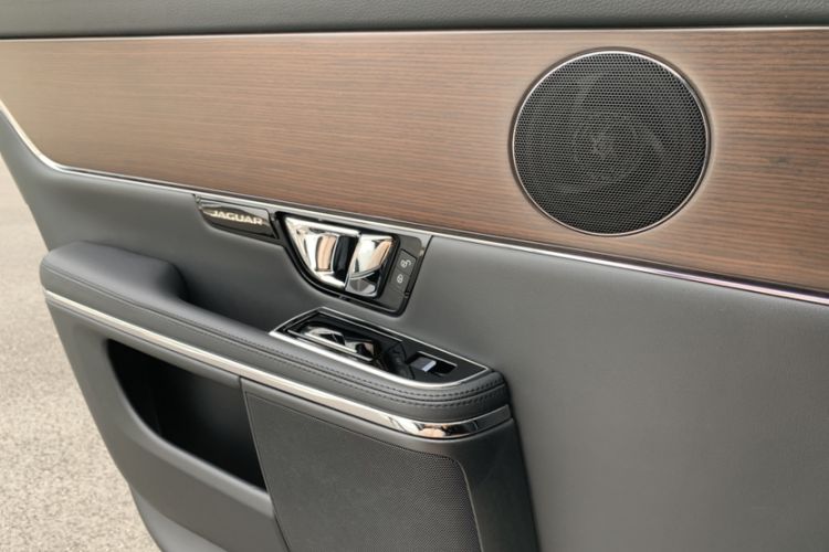 Used Jaguar XJ 2016 XJL 3.0 SC Two-Wheel-Drive Elegant Business Edition Interior 13