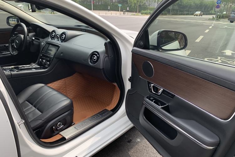 Used Jaguar XJ 2016 XJL 3.0 SC Two-Wheel-Drive Elegant Business Edition Interior 14
