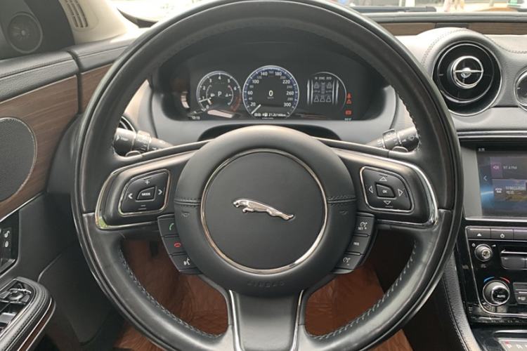Used Jaguar XJ 2016 XJL 3.0 SC Two-Wheel-Drive Elegant Business Edition Interior 2
