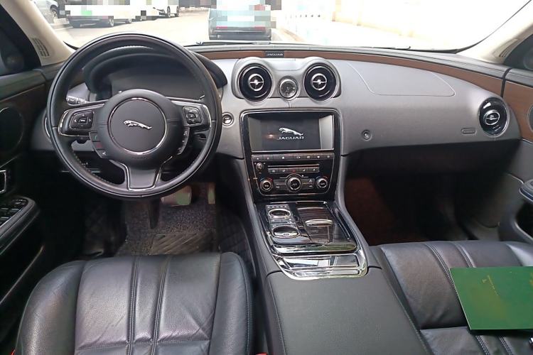 Used Jaguar XJ 2016 XJL 2.0T Two-Wheel-Drive Elegant Business Edition Interior 2