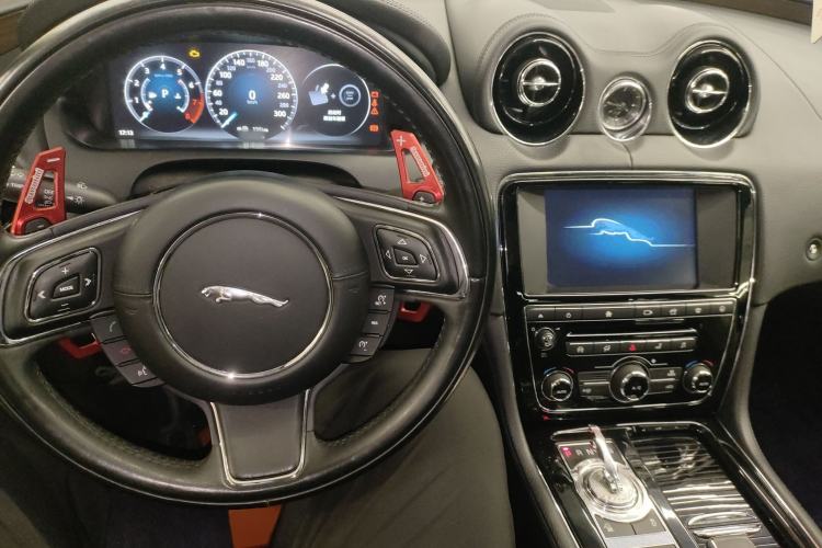 Used Jaguar XJ 2016 XJL 2.0T Two-Wheel-Drive Elegant Business Edition Interior 2