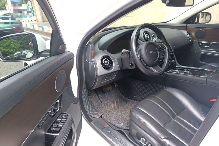 Used Jaguar XJ 2016 XJL 2.0T Two-Wheel-Drive Elegant Business Edition Interior 3