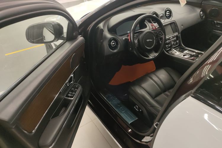 Used Jaguar XJ 2016 XJL 2.0T Two-Wheel-Drive Elegant Business Edition Interior 3