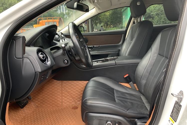 Used Jaguar XJ 2016 XJL 3.0 SC Two-Wheel-Drive Elegant Business Edition Interior 4