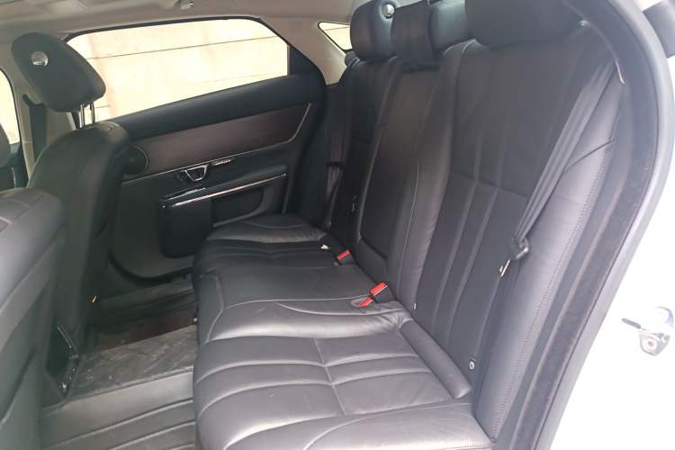 Used Jaguar XJ 2016 XJL 2.0T Two-Wheel-Drive Elegant Business Edition Interior 4