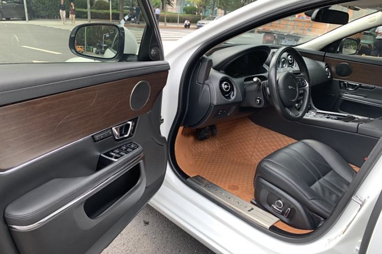 Used Jaguar XJ 2016 XJL 3.0 SC Two-Wheel-Drive Elegant Business Edition Interior 5