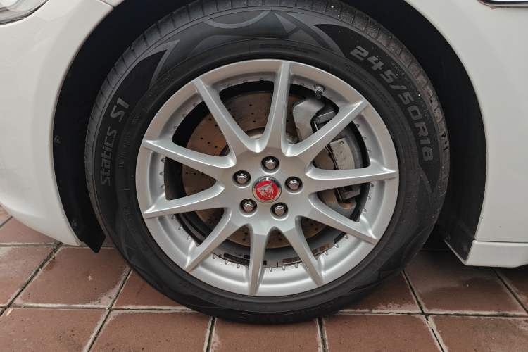 Used Jaguar XJ 2016 XJL 3.0 SC Two-Wheel-Drive Elegant Business Edition Left Front Wheel Hub