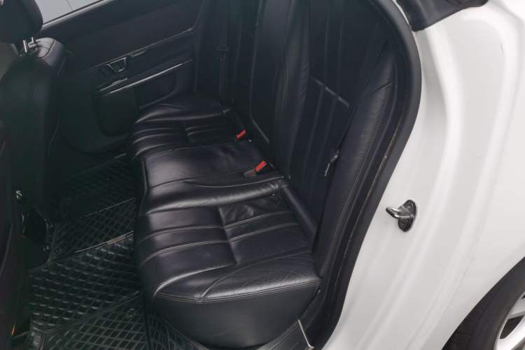 Used Jaguar XJ 2016 XJL 2.0T Two-Wheel-Drive Elegant Business Edition Left Rear Seat