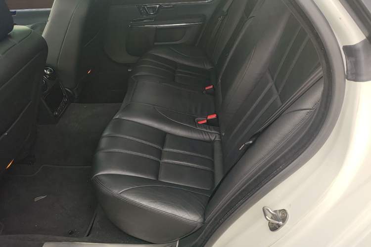 Used Jaguar XJ 2016 XJL 2.0T Two-Wheel-Drive Elegant Business Edition Left Rear Seat