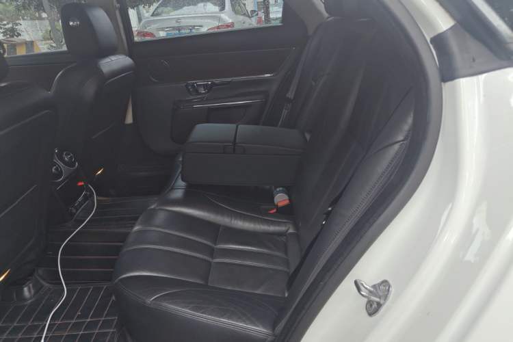Used Jaguar XJ 2016 XJL 2.0T Two-Wheel-Drive Elegant Business Edition Left Rear Seat