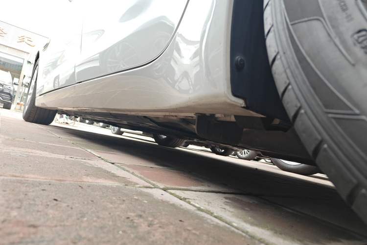Used Jaguar XJ 2016 XJL 3.0 SC Two-Wheel-Drive Elegant Business Edition Left Side Sill
