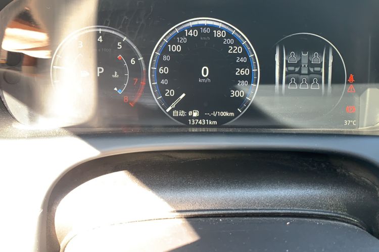 Used Jaguar XJ 2016 XJL 3.0 SC Two-Wheel-Drive Elegant Business Edition Odometer Close Up