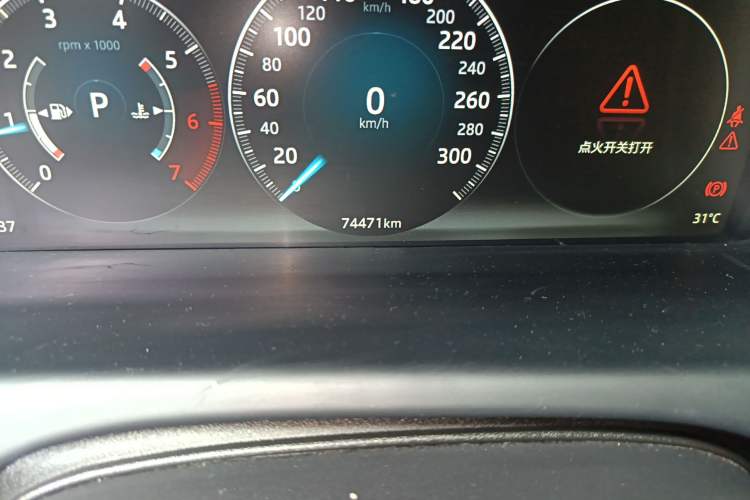 Used Jaguar XJ 2016 XJL 2.0T Two-Wheel-Drive Elegant Business Edition Odometer Close Up