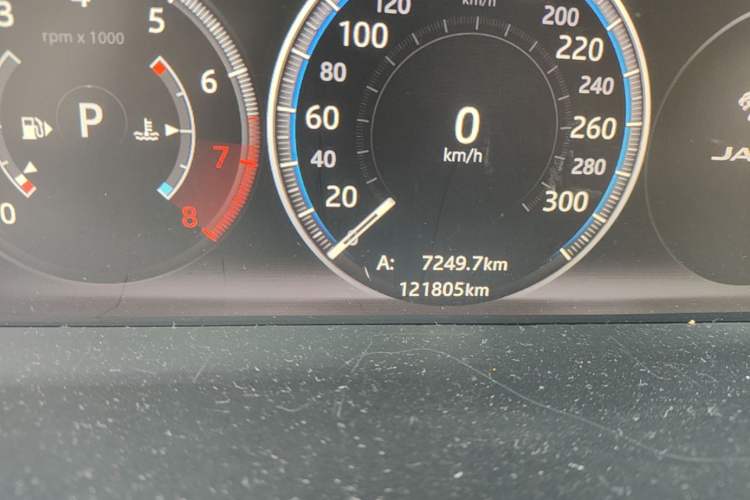 Used Jaguar XJ 2016 XJL 2.0T Two-Wheel-Drive Elegant Business Edition Odometer Close Up
