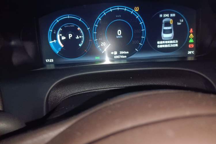 Used Jaguar XJ 2016 XJL 2.0T Two-Wheel-Drive Elegant Business Edition Odometer Close Up