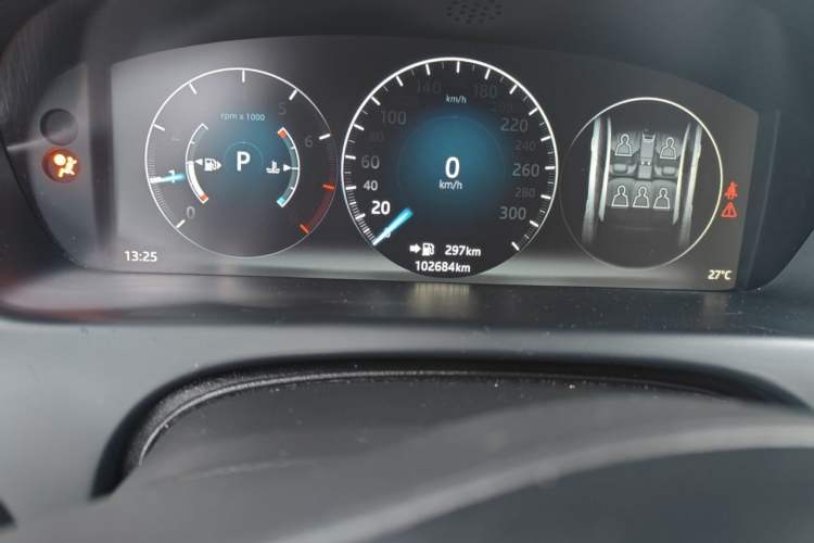 Used Jaguar XJ 2016 XJL 2.0T Two-Wheel-Drive Elegant Business Edition Odometer Close Up