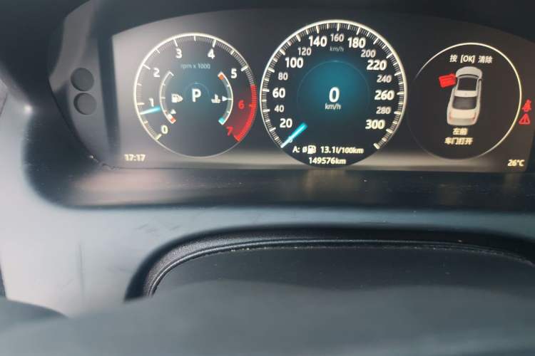 Used Jaguar XJ 2016 XJL 3.0 SC Four-Wheel Drive Panoramic Business Edition Odometer Close Up