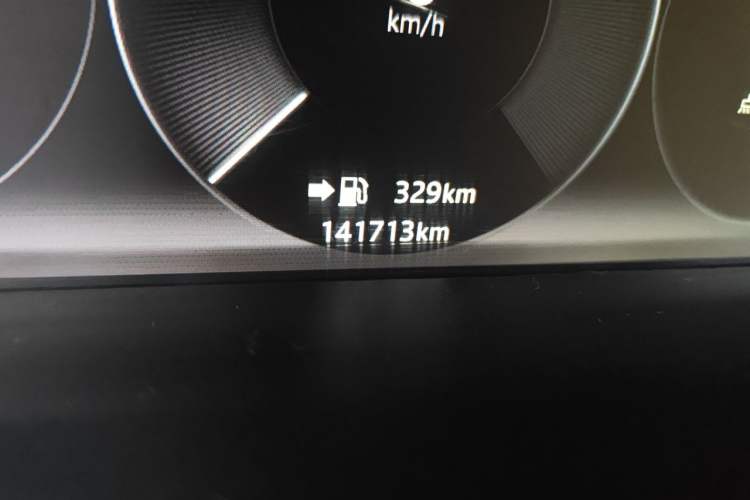 Used Jaguar XJ 2016 XJL 2.0T Two-Wheel-Drive Elegant Business Edition Odometer Close Up
