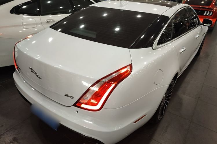 Used Jaguar XJ 2016 XJL 3.0 SC Two-Wheel-Drive Elegant Business Edition Rear Right 45 Deg