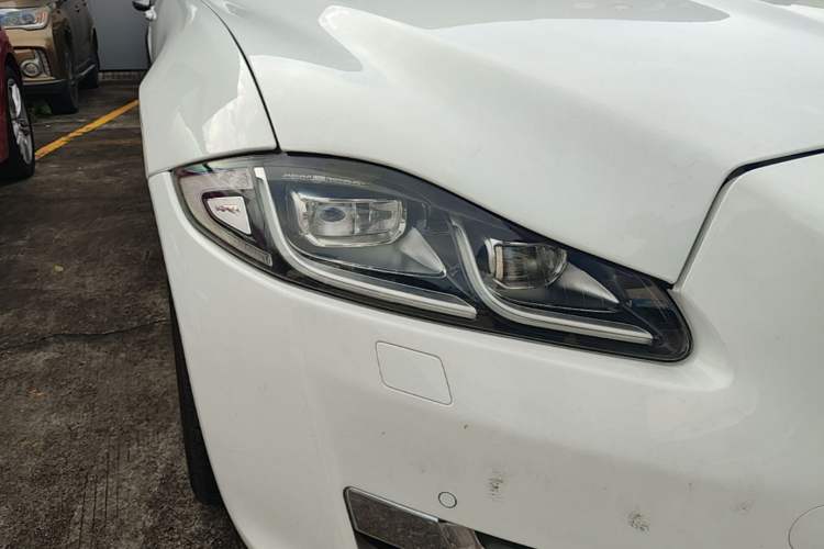 Used Jaguar XJ 2016 XJL 2.0T Two-Wheel-Drive Elegant Business Edition Right Front Headlight