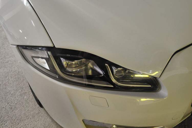 Used Jaguar XJ 2016 XJL 2.0T Two-Wheel-Drive Elegant Business Edition Right Front Headlight