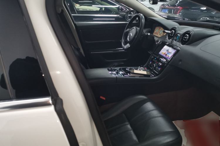 Used Jaguar XJ 2016 XJL 3.0 SC Two-Wheel-Drive Elegant Business Edition Right Front Seat