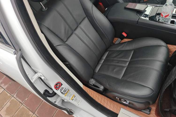 Used Jaguar XJ 2016 XJL 3.0 SC Two-Wheel-Drive Elegant Business Edition Right Front Seat