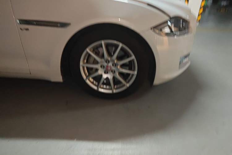 Used Jaguar XJ 2016 XJL 3.0 SC Two-Wheel-Drive Elegant Business Edition Right Front Wheel Hub