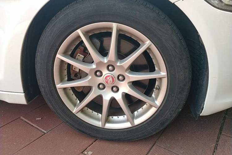 Used Jaguar XJ 2016 XJL 3.0 SC Two-Wheel-Drive Elegant Business Edition Right Front Wheel Hub