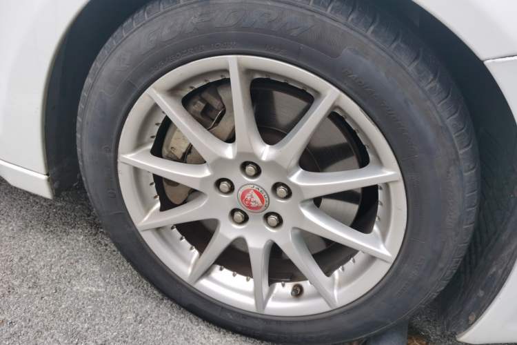 Used Jaguar XJ 2016 XJL 2.0T Two-Wheel-Drive Elegant Business Edition Right Front Wheel Hub