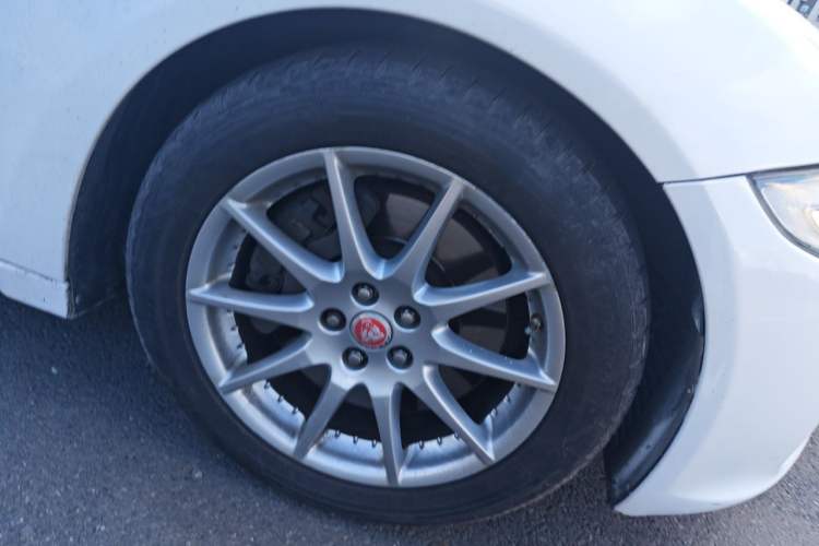 Used Jaguar XJ 2016 XJL 3.0 SC Two-Wheel-Drive Elegant Business Edition Right Front Wheel Hub