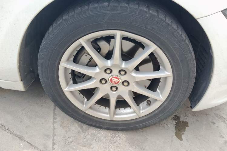 Used Jaguar XJ 2016 XJL 2.0T Two-Wheel-Drive Elegant Business Edition Right Front Wheel Hub