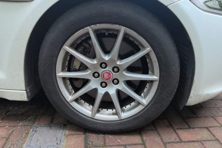 Used Jaguar XJ 2016 XJL 3.0 SC Two-Wheel Drive Prestige Business Edition Right Front Wheel Hub