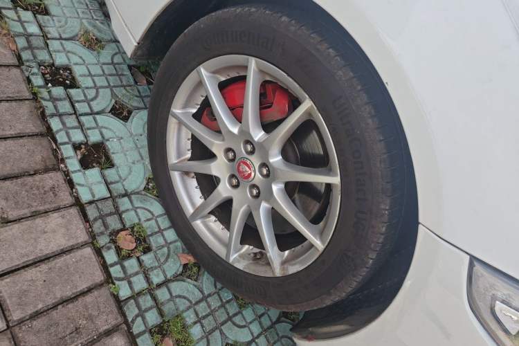 Used Jaguar XJ 2016 XJL 3.0 SC Two-Wheel-Drive Elegant Business Edition Right Front Wheel Hub